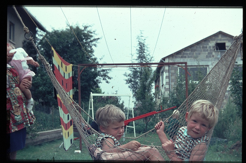 30.Gronau jun 1966 Brigitte,Marion.JPG
